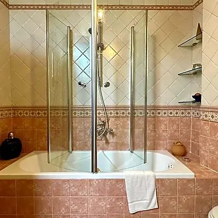 Dimora Corte Lubelli Alojamento de Acomodação e Pequeno-almoço Lecce